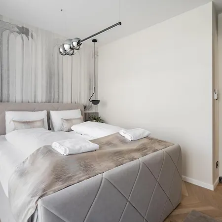Cq - Luxury 3 Bdr With Free Parking Apartment *
