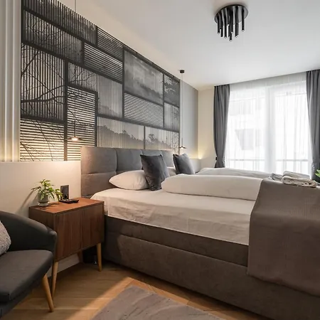 Cq - Luxury 3 Bdr With Free Parking Apartment *